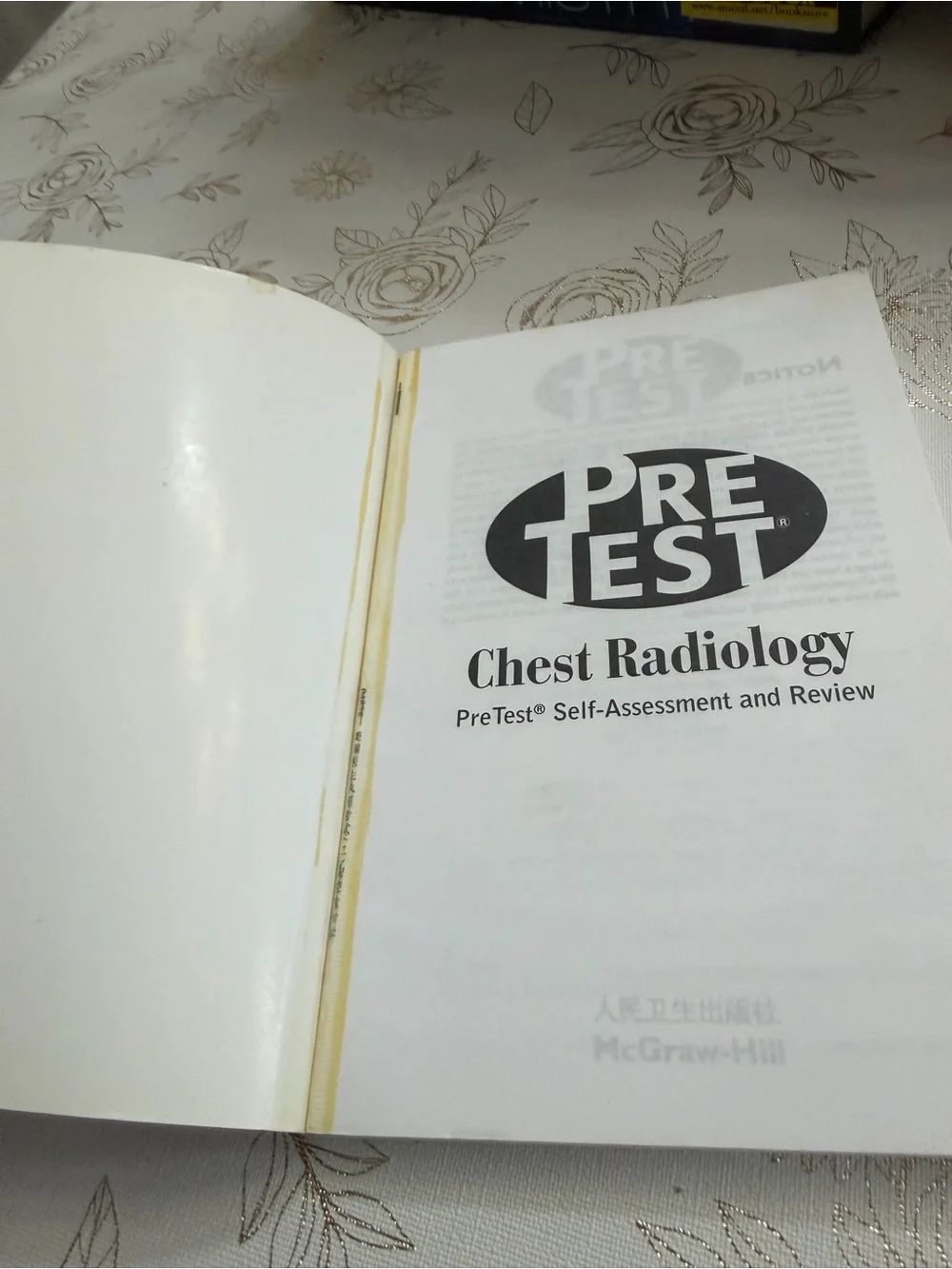 Chest Radiology: PreTest Self-Assessment & Review (USMLE Step 2) - Bilingual/Eng